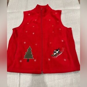 [L]Northern Reflections Red Fleece Vest with Winter Holiday Penguin Embroidery